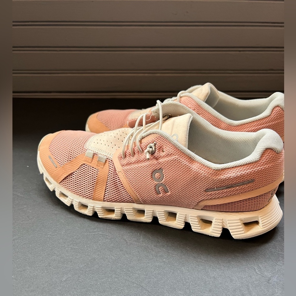 On Running Coral and Cream Athletic Shoes women’s size 7.5 - Picture 6 of 11